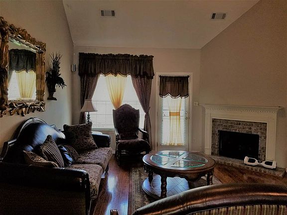 5th image of 300 River Branch Dr