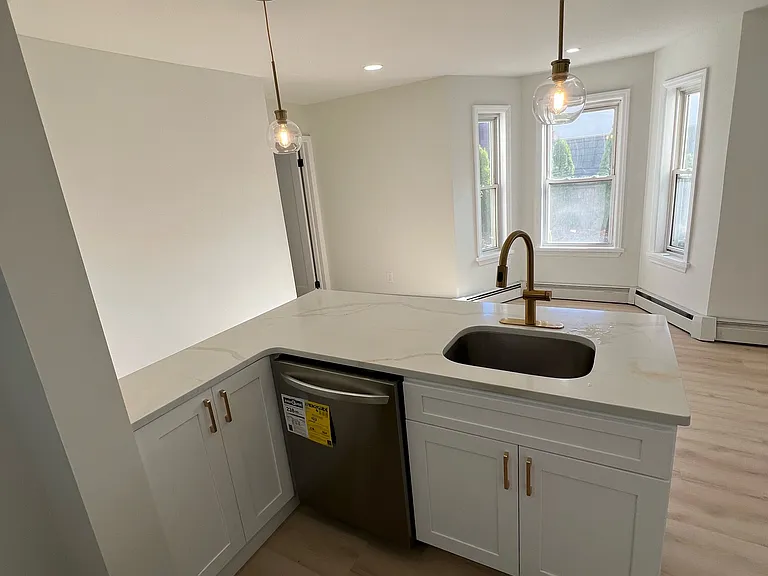 8 Thomas St #1 — Photo 5