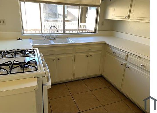 3rd image of 305 N Bayport Cir APT C