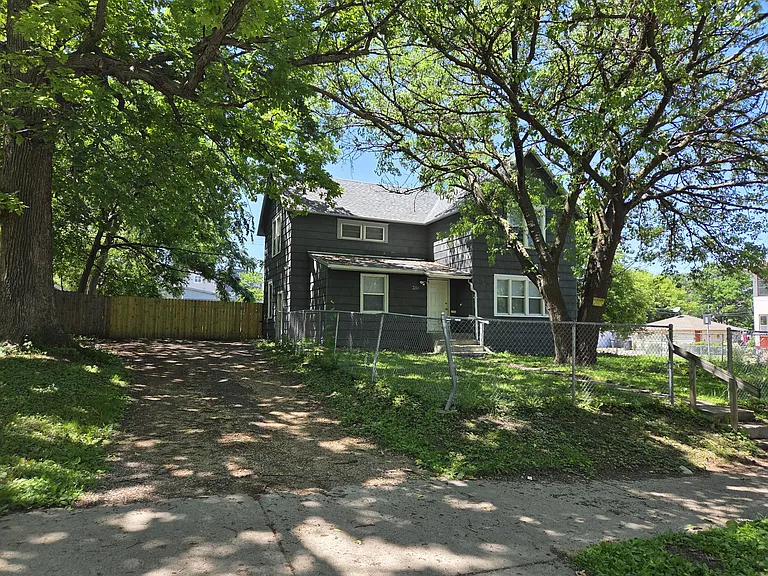 1839 Oliver Ave N — Photo 1