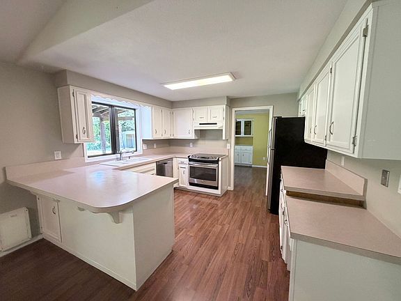 5th image of 6388 Doral Dr SE