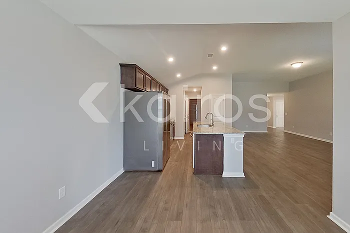 3 bed, 2.0 bath, 1470 sqft, $1,895 — Photo 4