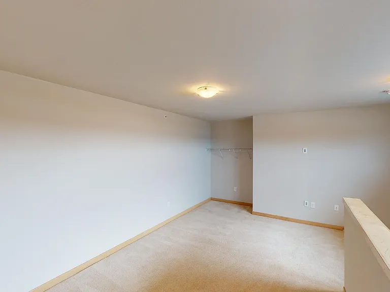 902 Drake St — Photo 136