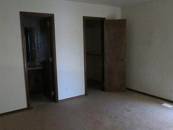 4th image of 102 N Texoma Dr