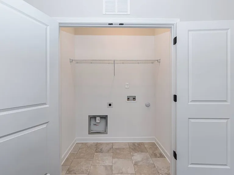 220 E Granville St — Photo 15