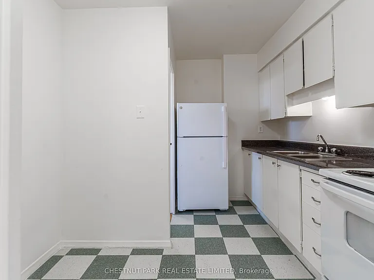 40 Godstone Rd #1507 — Photo 23