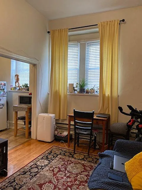 Building Photo - 913 S 17th St #1B