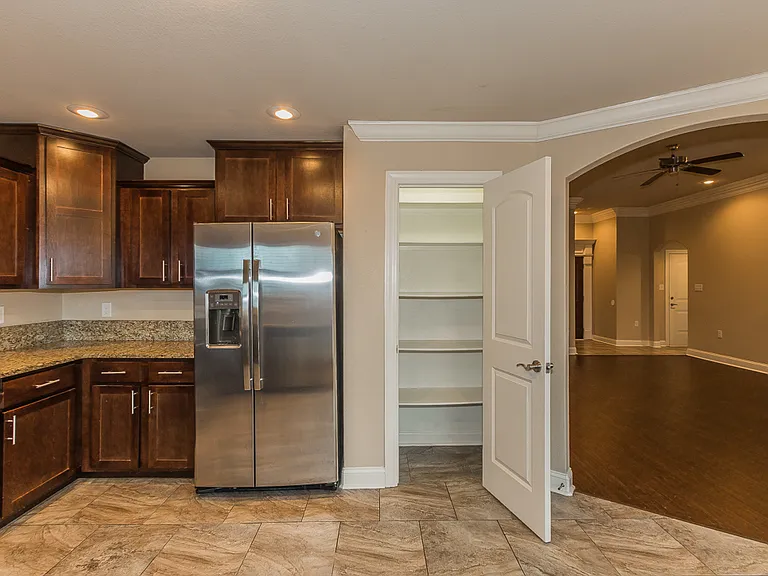 127 Chambery Dr — Photo 8