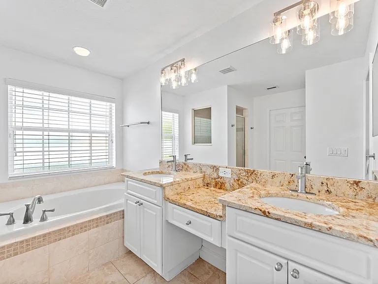 2803 W Pearl Ave — Photo 4