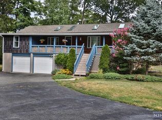 5 Lenape Trl, Wayne, NJ 07470