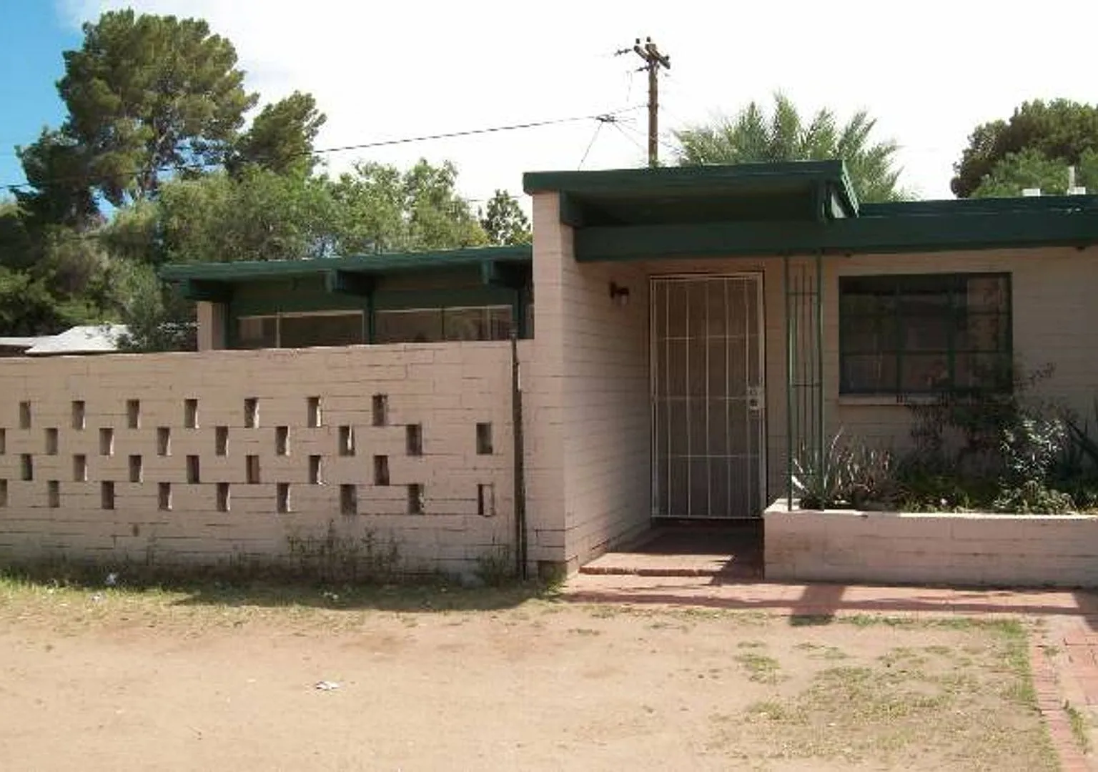 Cozy 2 Bedroom Home in Central Tempe — Photo 1