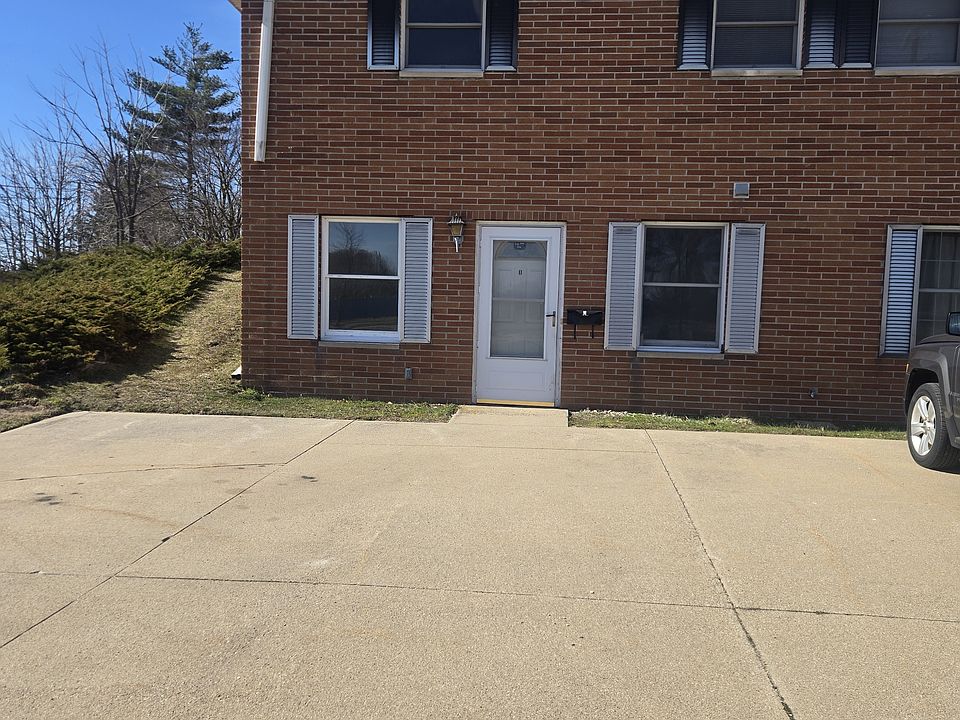 1st image of 105 Hobart St #1