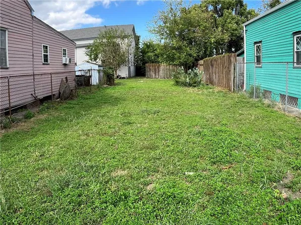 3015 Dryades St, New Orleans, LA 70115