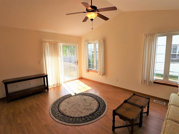 5th image of 213 W Westward Dr