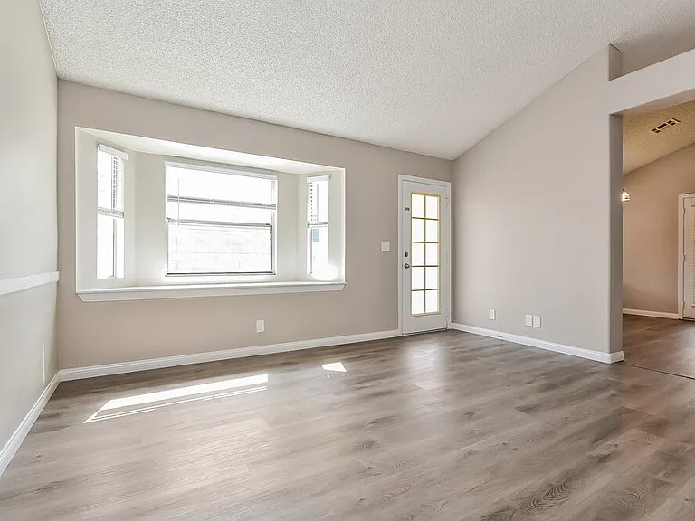 3316 Sturbridge Cir — Photo 4