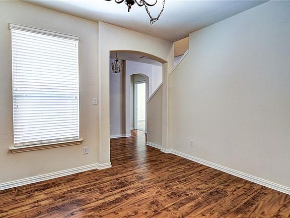 4th image of 749 Cedar Cove Dr