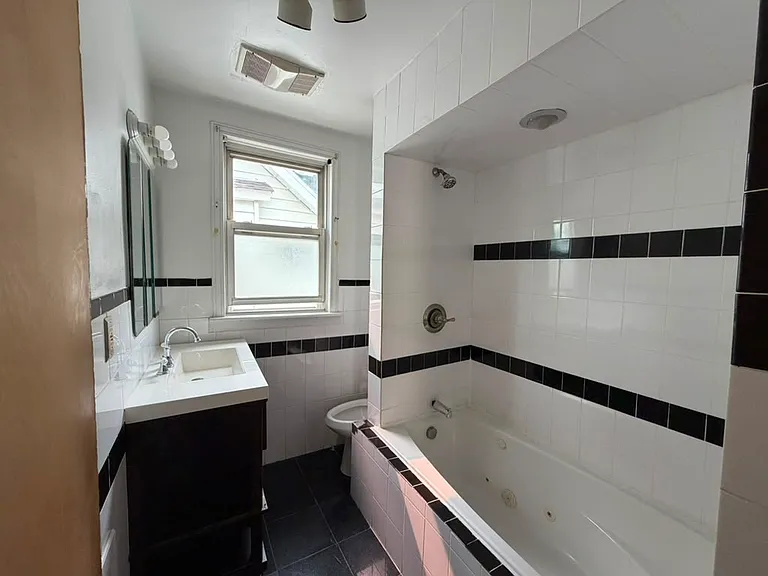 148 Shephard Ave — Photo 8