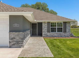 1728 Seville Dr, Hutchinson, KS 67502