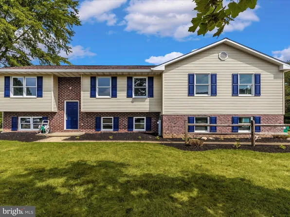 1589 Smiley Dr, New Windsor, MD 21776