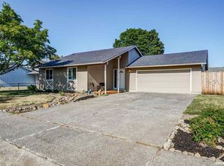 3226 Columbine St, Lebanon, OR 97355