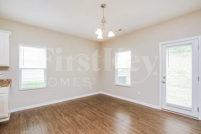 4 bed, 2.5 bath, 1995 sqft, $2,460 — Photo 4
