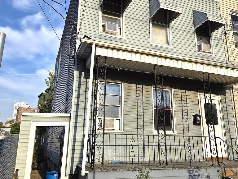 190 Tonnelle Ave — Photo 18