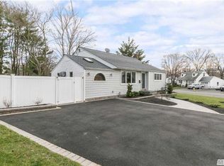 105 Samuel St, Ronkonkoma, NY 11779