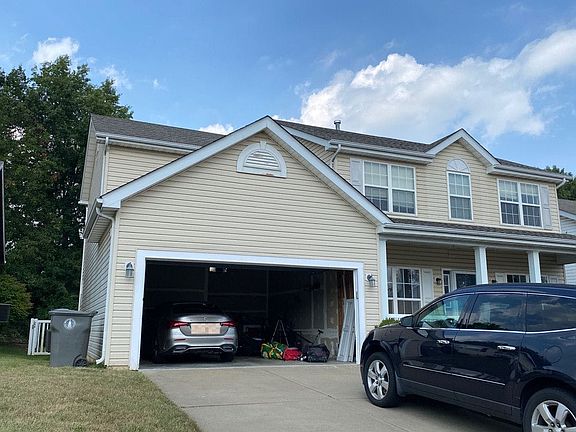 4th image of 197 Roxbury Dr