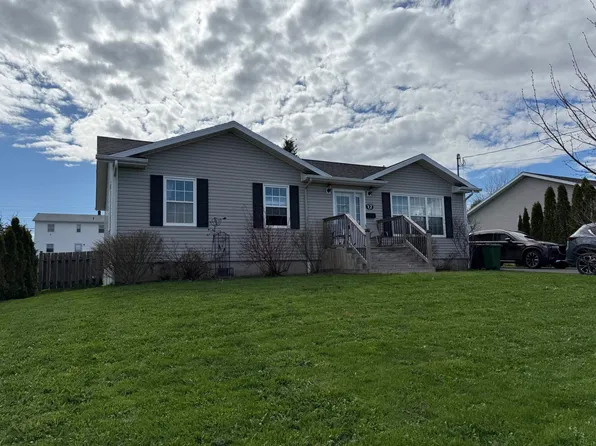 12 Salisbury Ave, Charlottetown, PE C1E 2L6