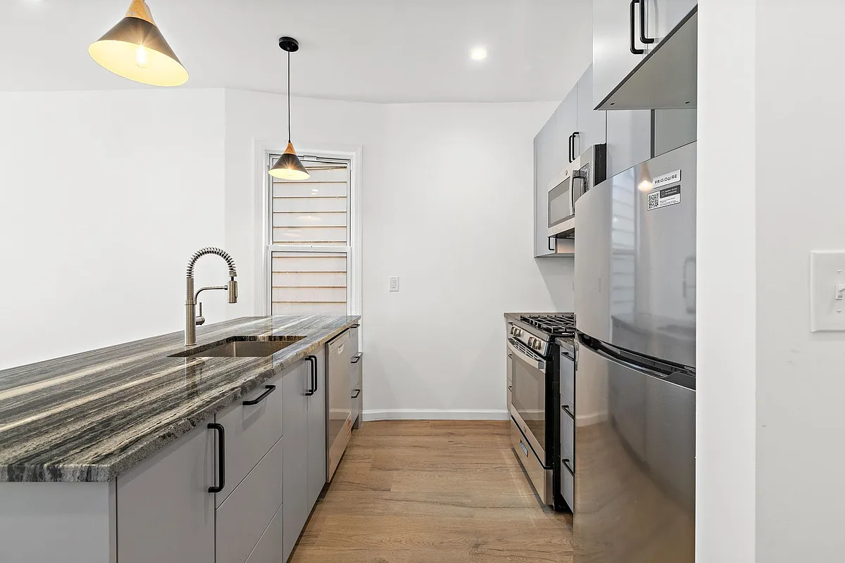 Building Photo - 20 Delaware Ave #2