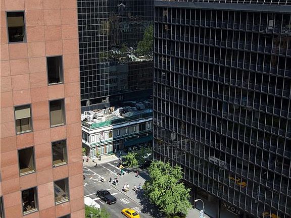 3rd image of 160 E 48th St Ph U
