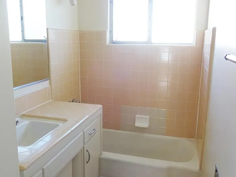 91 N Mar Vista Ave #9 — Photo 12