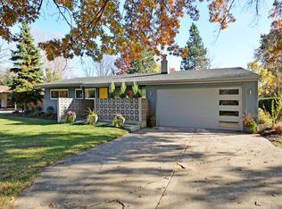2697 Country Club Blvd, Rocky River, OH 44116
