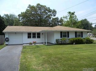 2 Allegheny Dr E, Farmingville, NY 11738