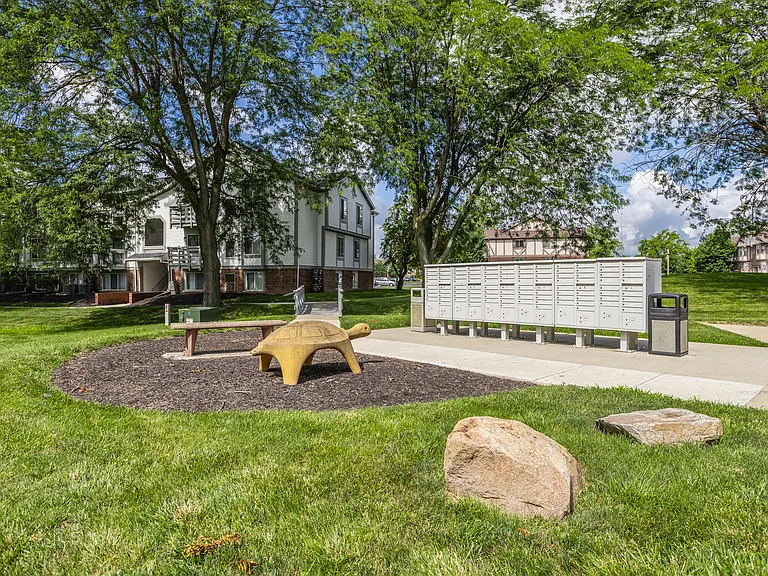 Bay Pointe Apartments — Photo 45