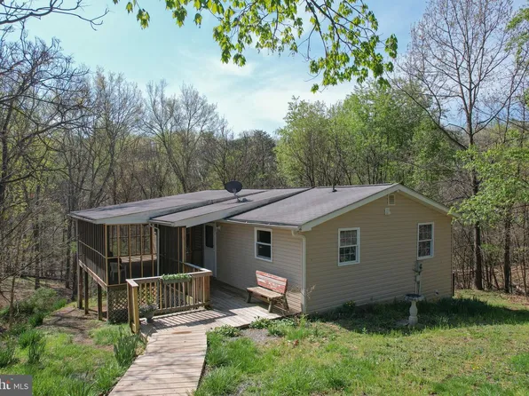 320 Painted Meadow Ln, Hedgesville, WV 25427