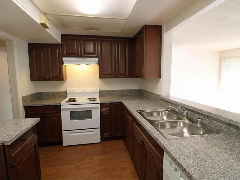 726 E Workman St — Photo 7
