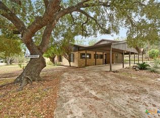 102 Rivercrest Dr, Luling, TX 78648