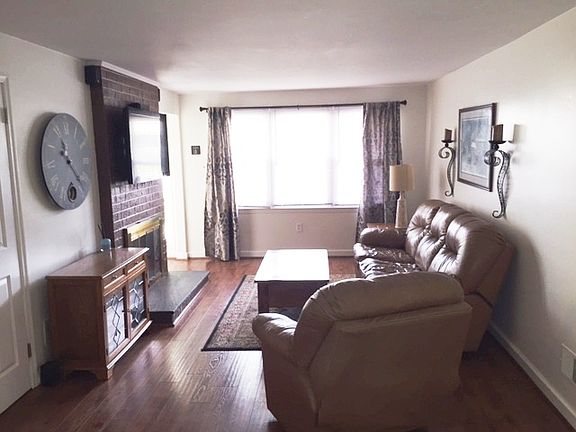 3rd image of 568 Hemingway Dr