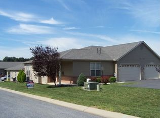 196 Meadowview Dr, Harrisburg, PA 17111