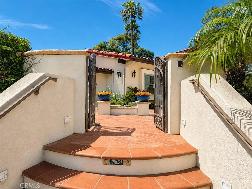 3 bed, 3.5 bath, 3048 sqft, $13,000 — Photo 3