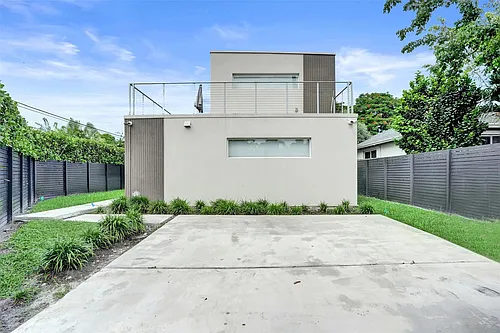 1601 NW 6th Ave Photo 1
