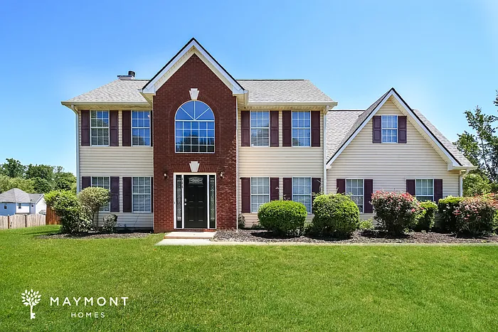 444 Grove Park Dr — Photo 1