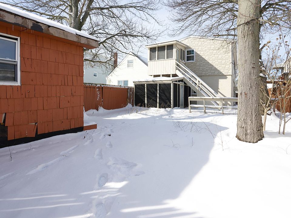 2nd image of 125 Nassau Ln