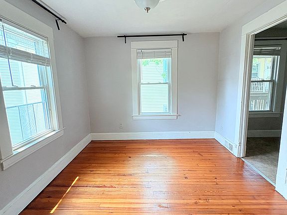5th image of 8 N Bank St #B