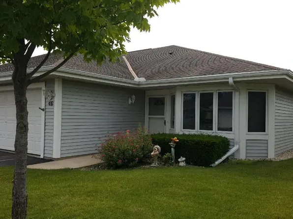 461 Hartford Sq, Hartford, WI 53027