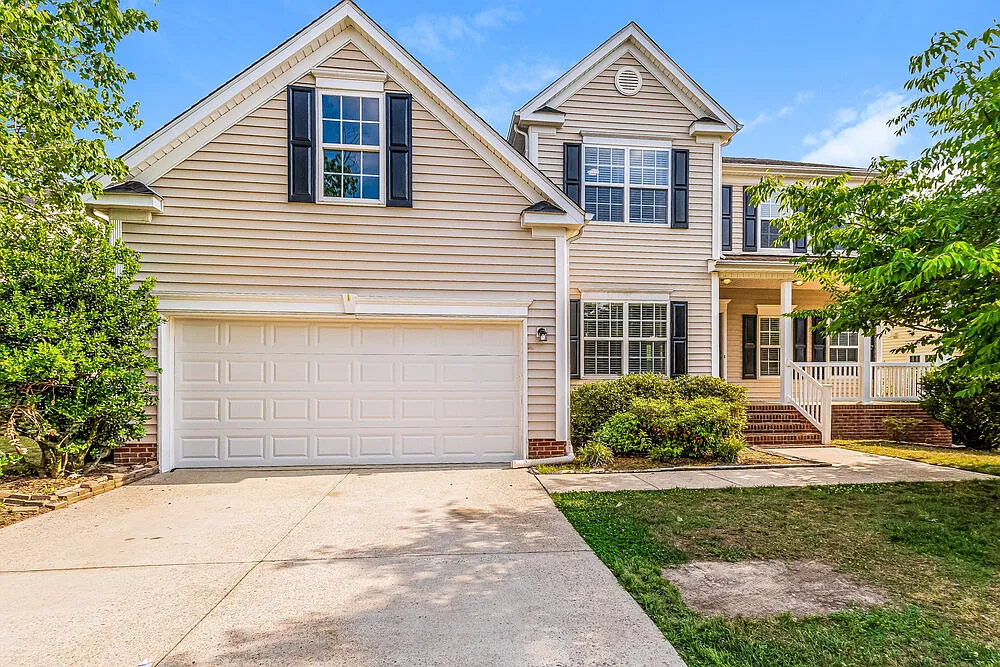4 bed, 2.5 bath, 2500 sqft, $2,415 — Photo 1
