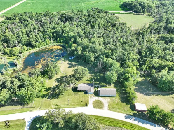 2289 E 3220 North Rd, Saint Anne, IL 60964