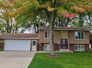 608 S 10th St, Oregon, IL 61061