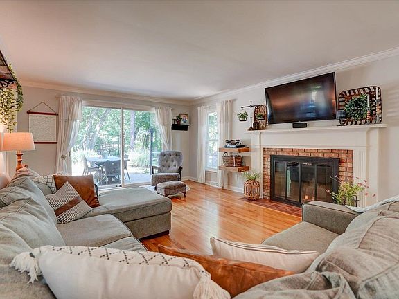 2nd image of 2205 Royal Oaks Dr